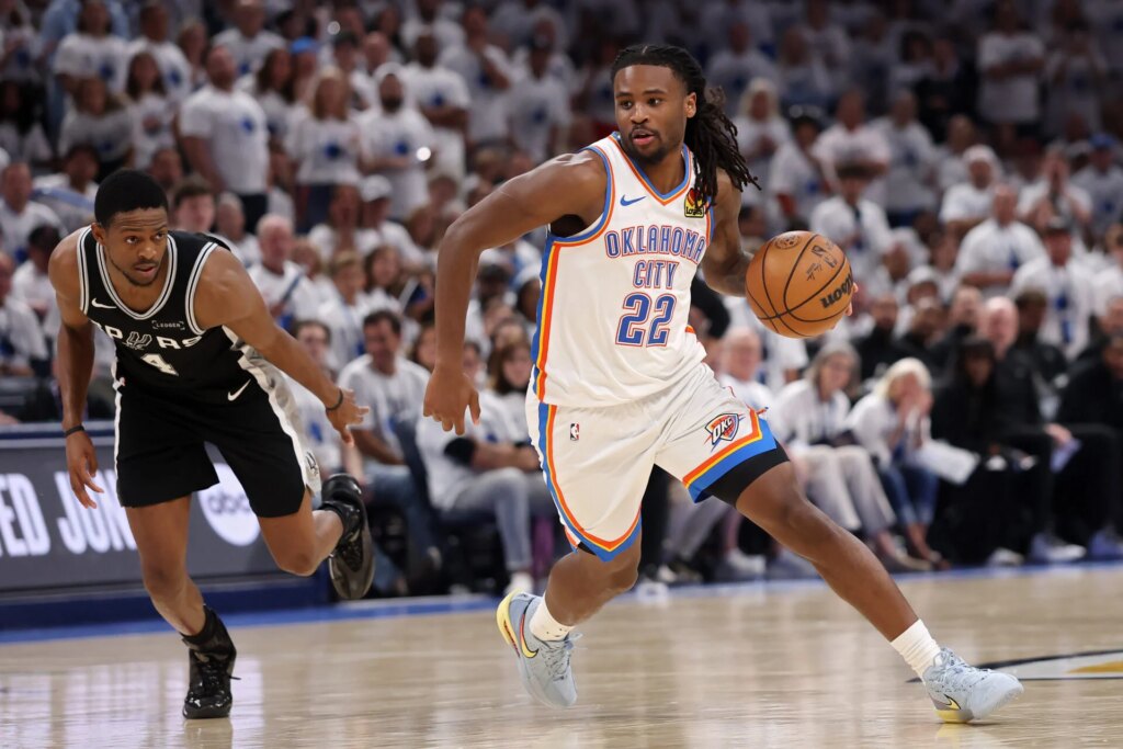 Cason Wallace and Isaiah Hartenstein keep swinging Thunder-Spurs possessions