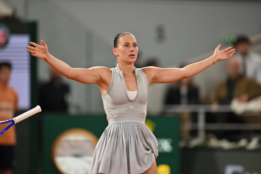 Chris Evert has one question mark over Marta Kostyuk as she beats Elina Svitolina to reach the French Open semi-finals