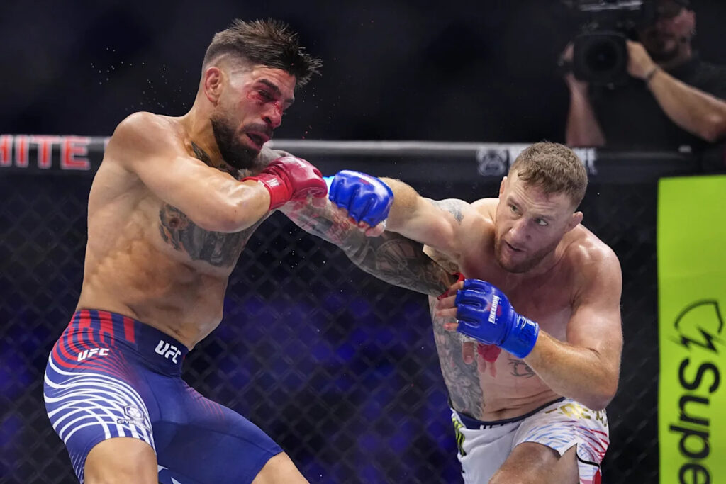 Justin Gaethje doesn’t plan to give Ilia Topuria an immediate rematch: “He quit on the stool” Justin Gaethje lands a punch on Ilia Topuria during UFC Freedom 250 main event