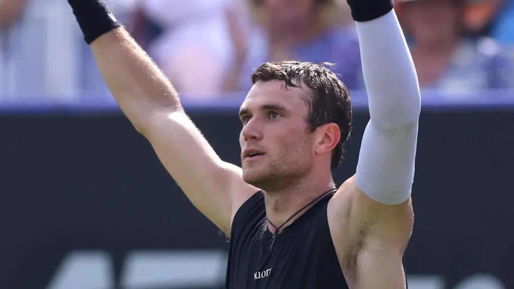 Returning Draper reaches Eastbourne semi-finals