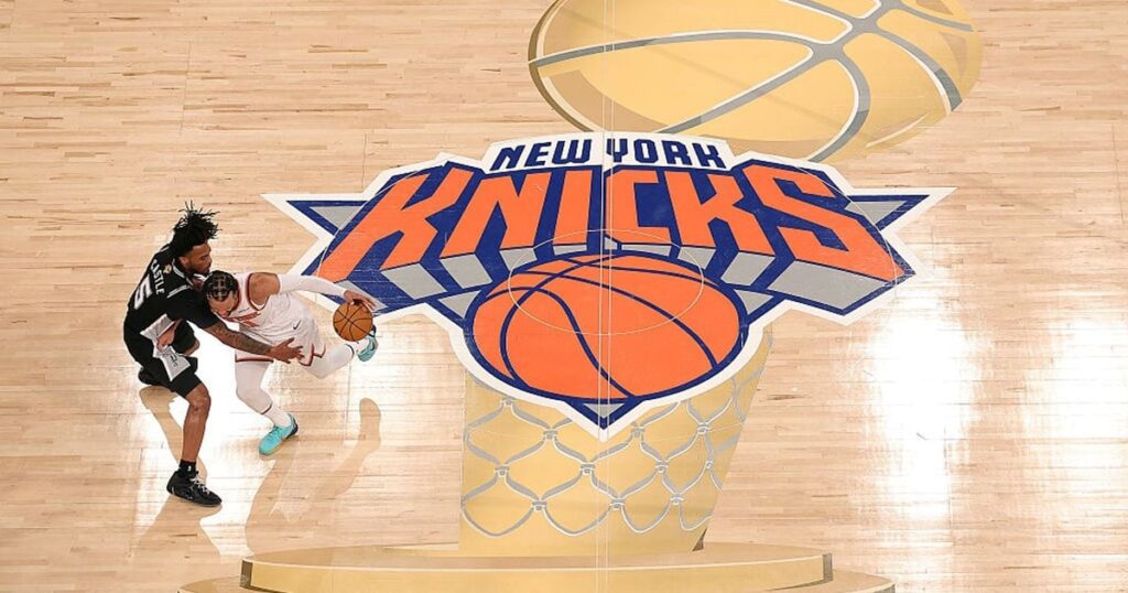 Spurs vs. Knicks score, live updates: San Antonio leads New York in NBA Finals 2026 Game 3 with President Trump attending Spurs vs. Knicks score, live updates: San Antonio leads New York in NBA Finals 2026 Game 3 with President Trump attending