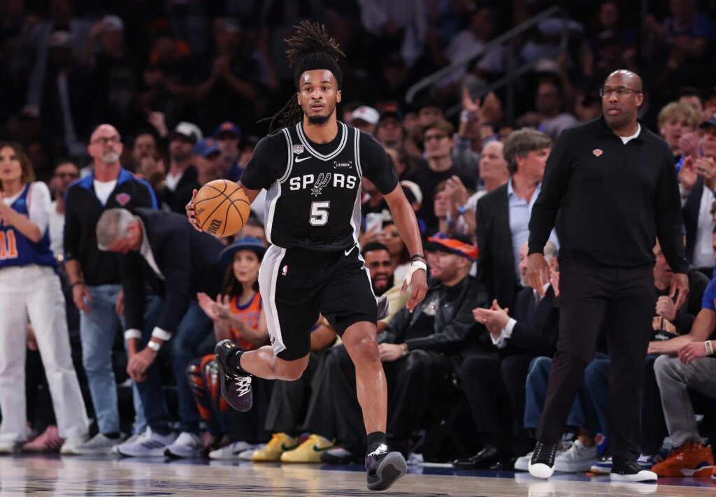 Stephon Castle is drawing Magic and LeBron comparisons and the rookie label is doing a lot of work Stephon Castle is drawing Magic and LeBron comparisons and the rookie label is doing a lot of work