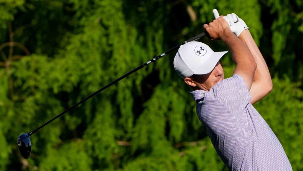 This Jordan Spieth miracle? It features a back turn — and a 15-second wait 