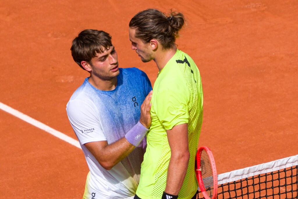 What happened when Alexander Zverev played Flavio Cobolli at Roland Garros in 2025 ahead of this year's final
