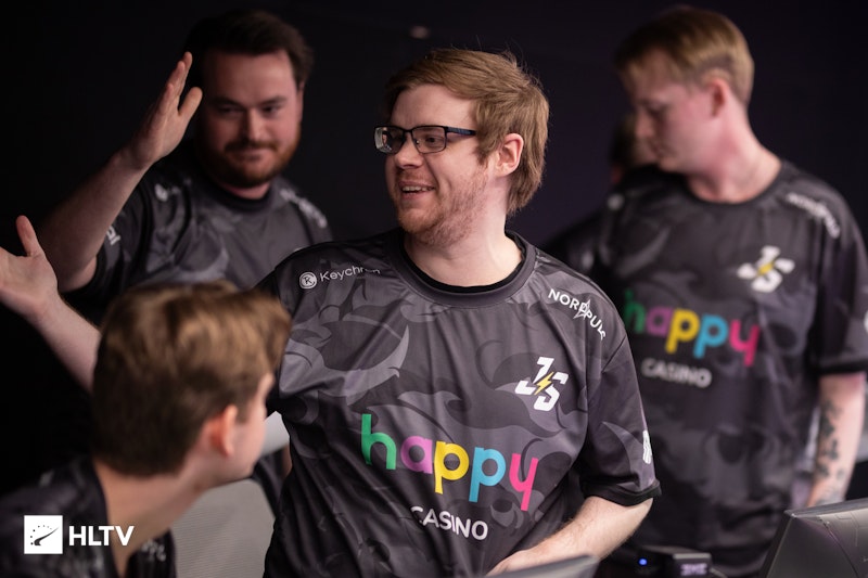 Johnny Speeds bench friberg, nawwk and Lekr0 Johnny Speeds bench friberg, nawwk and Lekr0
