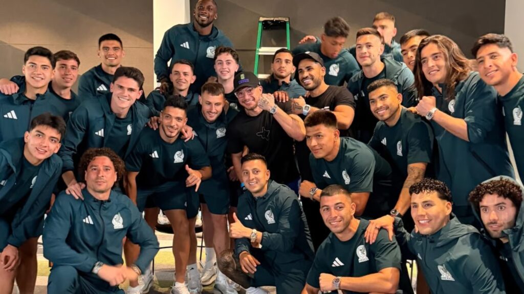 Mexico players had to give back $1m worth of Rolex watches from SteveWillDoIt Character showcase in Roblox Legends ReWritten with the game's logo and 'CODES' text displayed over it.