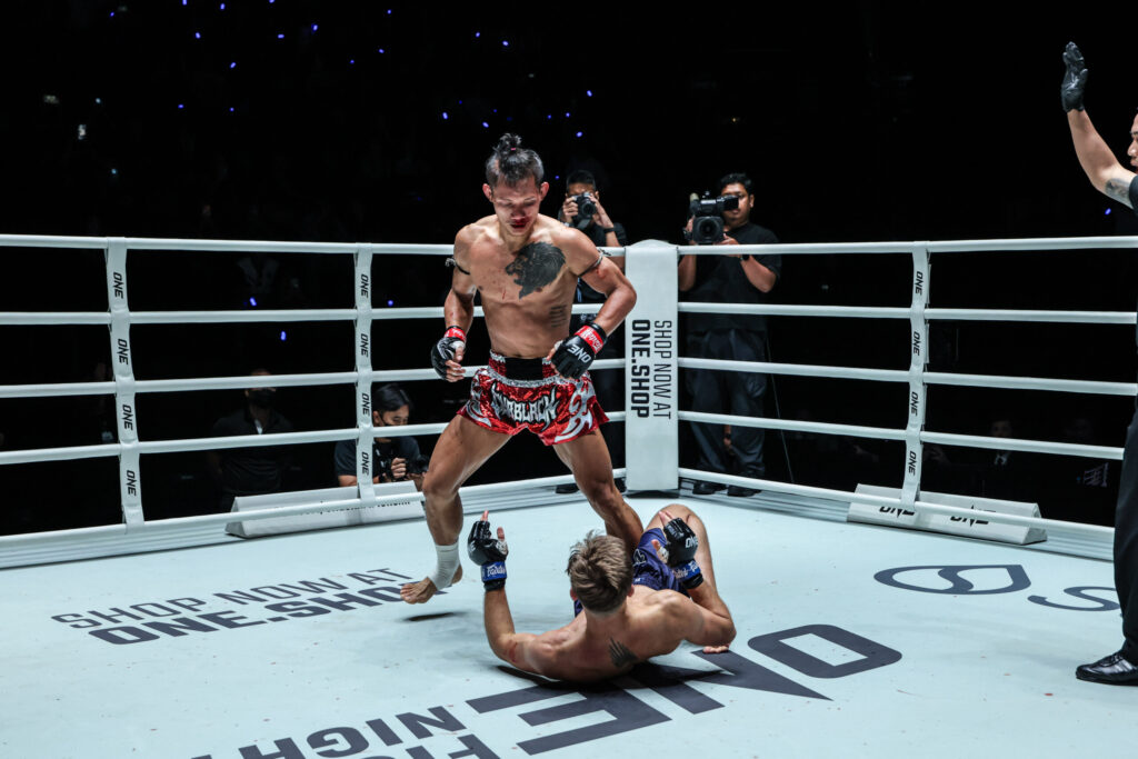 Suablack recalls wild comeback finish of Stephen Irvine: ‘Finish him with an elbow’ Suablack recalls wild comeback finish of Stephen Irvine: 'Finish him with an elbow'