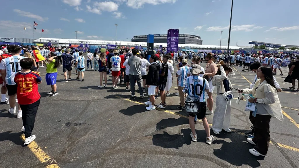Trump presence means long queues for World Cup final Trump presence means long queues for World Cup final