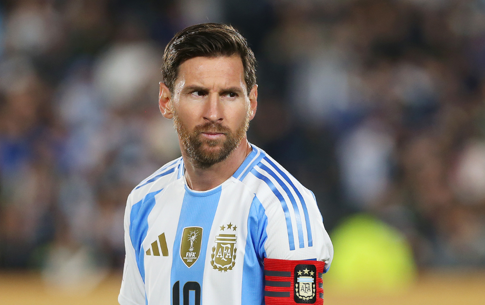 Who are the ITV pundits, commentators and presenters for Argentina vs Switzerland? Lionel Messi of Argentina looks on prior to the FIFA World Cup 2026 South American Qualifier match between Argentina and Colombia at Estadio Más Monumental Antonio Vespucio Liberti on June 10, 2025