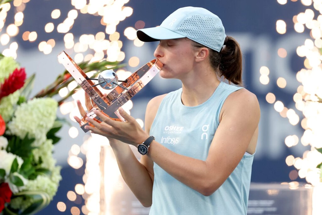 Iga Swiatek makes tennis history and sets new record by winning the Canadian Open title