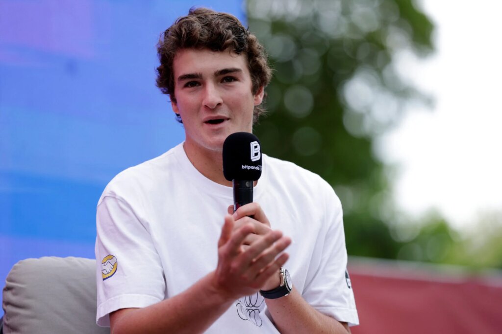 Joao Fonseca responds to Stefanos Tsitsipas’ complaints about the courts at the Canadian Open after beating him Joao Fonseca responds to Stefanos Tsitsipas' complaints about the courts at the Canadian Open after beating him