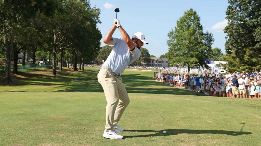 Scottie Scheffler’s athletic Nike golf shoes suit his powerful swing Scottie Scheffler's athletic Nike golf shoes suit his powerful swing