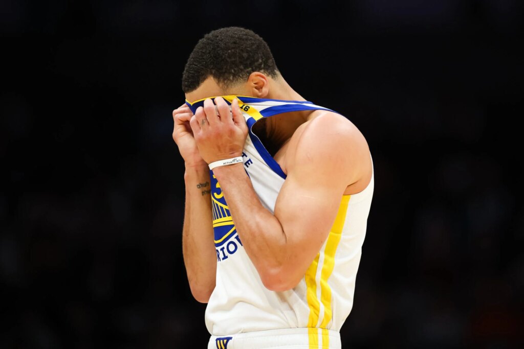 Stephen Curry's $29.1 million house sale doesn't signal a Golden State exit, but it should