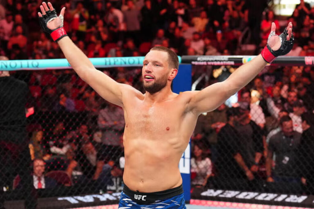 UFC Sacramento Fighter Salaries: Reinier de Ridder leads the way Reinier de Ridder UFC celebration