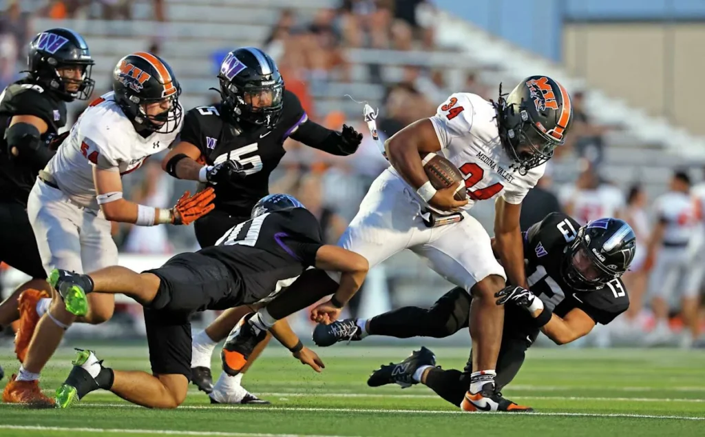 Medina Valley rumbles past Warren on strength of three-headed rushing attack Medina Valley rumbles past Warren on strength of three-headed rushing attack
