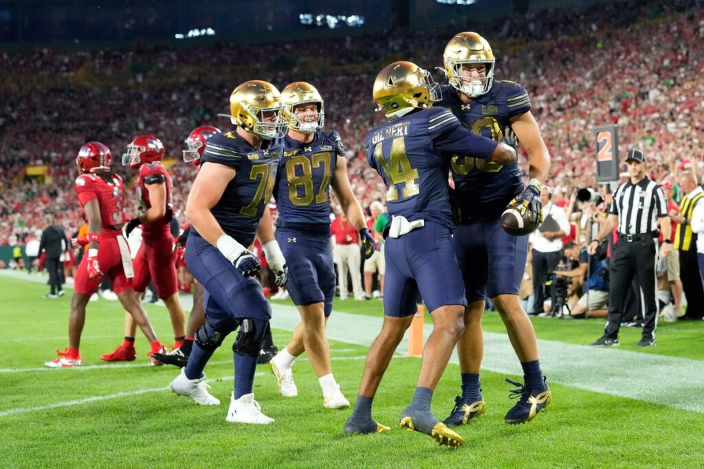 Notre Dame’s defense lives up to hype in rout of Wisconsin. Its run game has real problems
