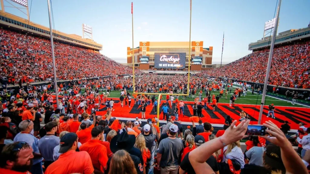 Oregon-Oklahoma State weather updates: Latest news on forecast after thunderstorms, lightning push back kickoff Oregon-Oklahoma State weather updates: Latest news on forecast after thunderstorms, lightning push back kickoff