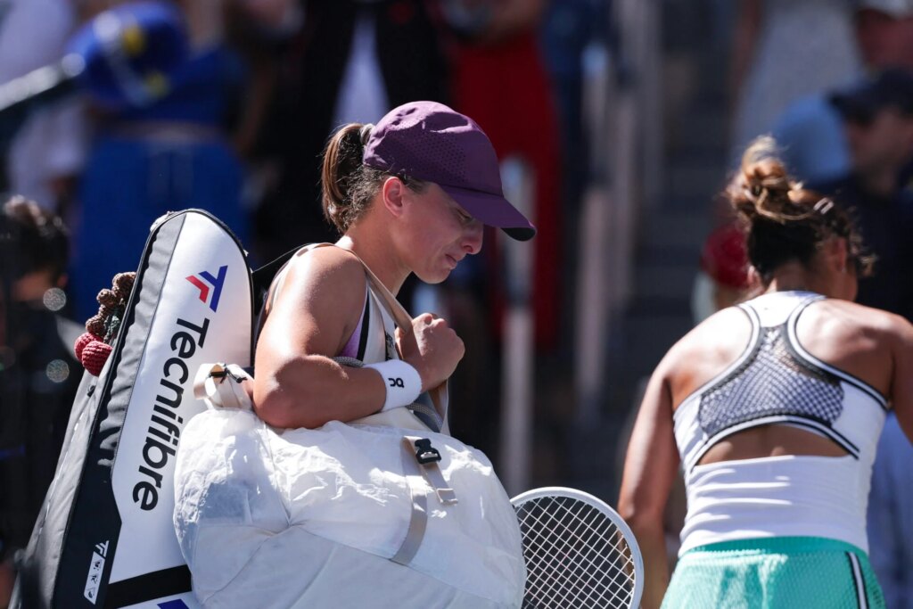 Tim Henman shocked by what happened to Iga Swiatek in her US Open defeat to Qinwen Zheng