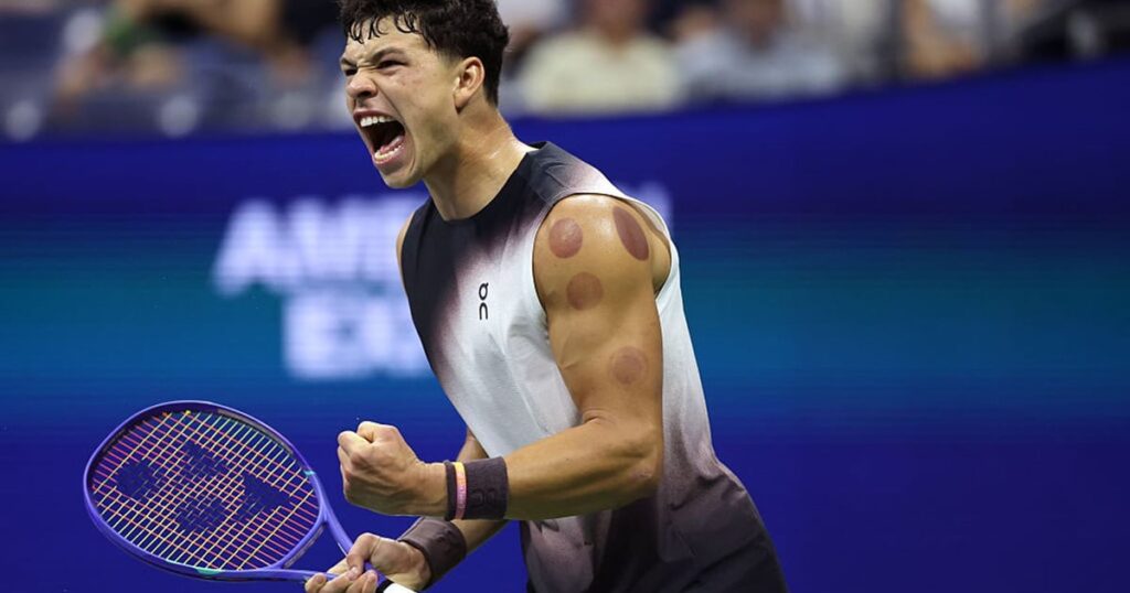 U.S. Open 2026 live updates: Tiafoe in action as Shelton, Swiatek, Alcaraz, Sabalenka advance
