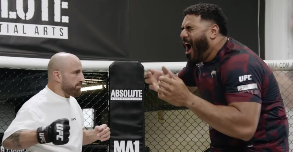 Video: UFC star Alexander Volkanovski punishes gigantic NFL player