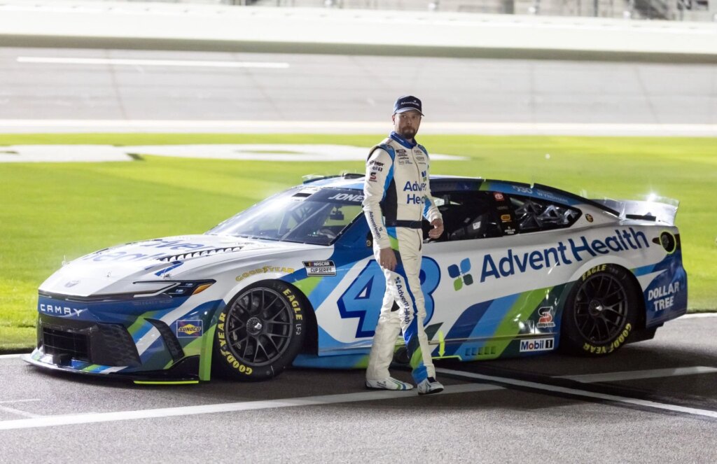 “Well deserved”: Fans react as Erik Jones signs multi-year contract with Legacy Motor Club NASCAR: Cup Qualifying - Source: Imagn
