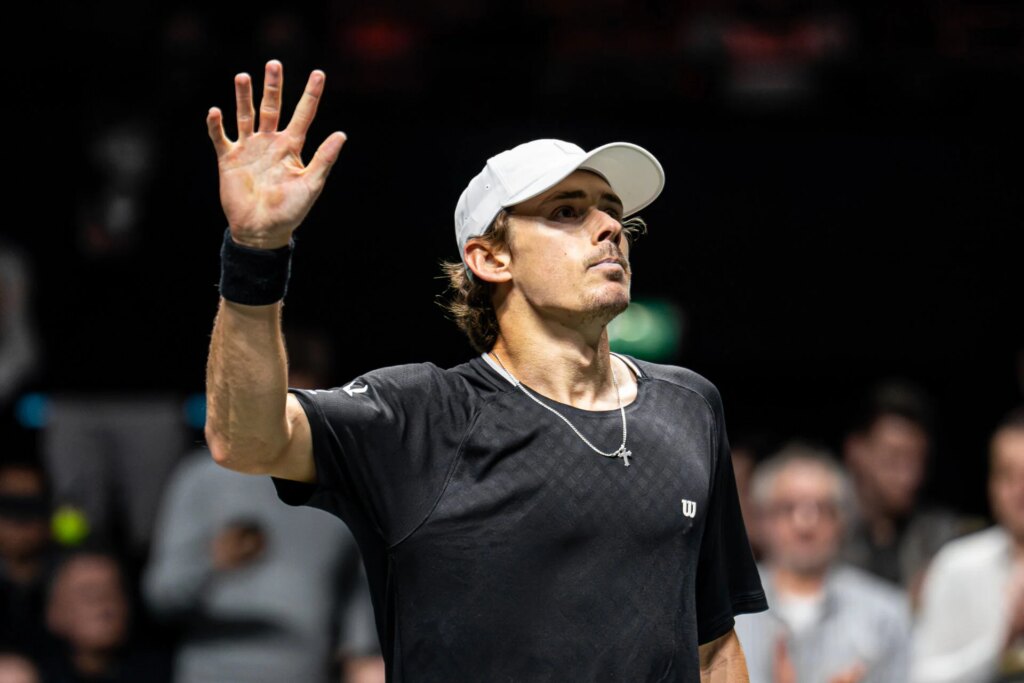 Alex de Minaur gives his opinion on the conditions in Vienna after winning his opening match