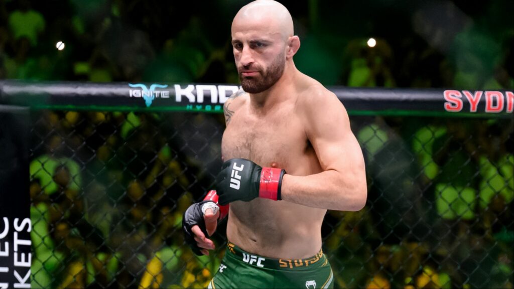 Alexander Volkanovski sends warning to Movsar Evloev ahead of UFC 333: ‘Nothing he can do to stop that’ Alexander Volkanovski enters the Octagon for his fight at UFC 325