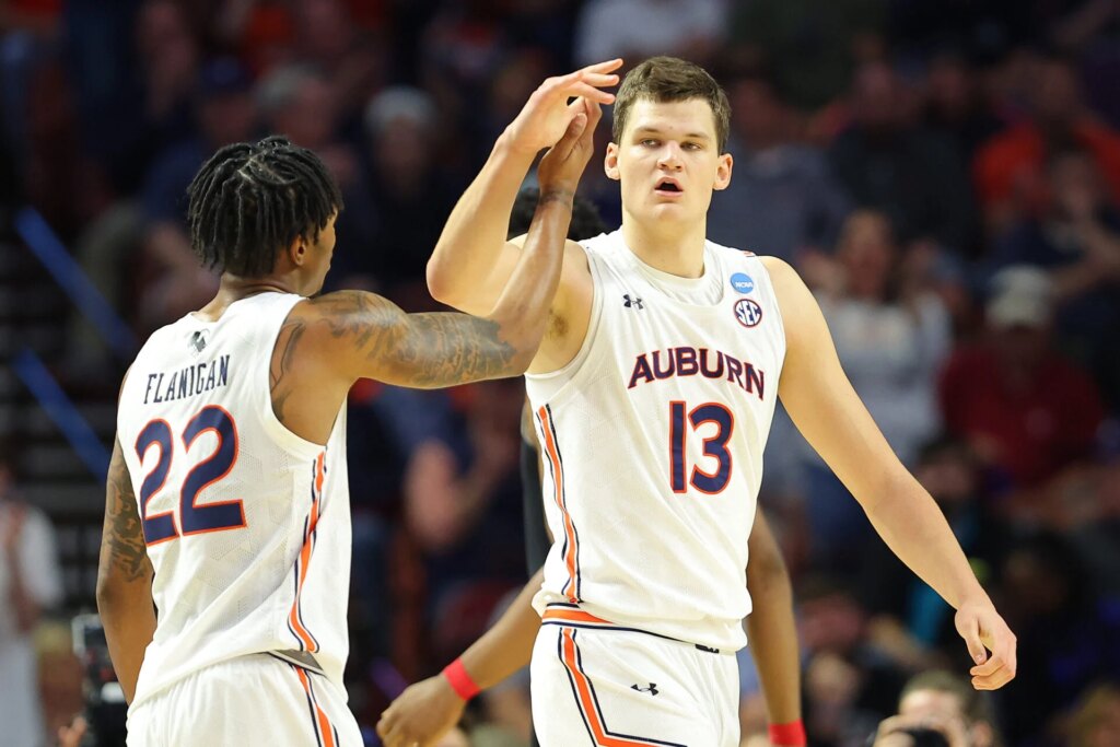 Auburn Tigers have recruited player with Walker Kessler style traits, says Steven Pearl