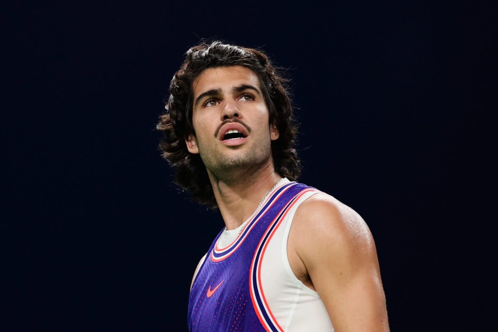 Carlos Alcaraz has just made a really smart decision that could help him win the Paris Masters Carlos Alcaraz has just made a really smart decision that could help him win the Paris Masters
