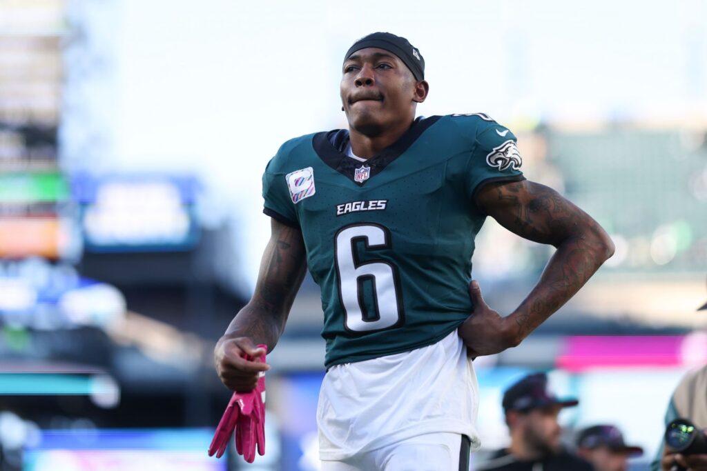 “Eagles’ season is over,” “He wants to tank”: NFL fans react to Nick Sirianni’s potential plan to shut down DeVonta Smith NFL: Carolina Panthers at Philadelphia Eagles - Source: Imagn