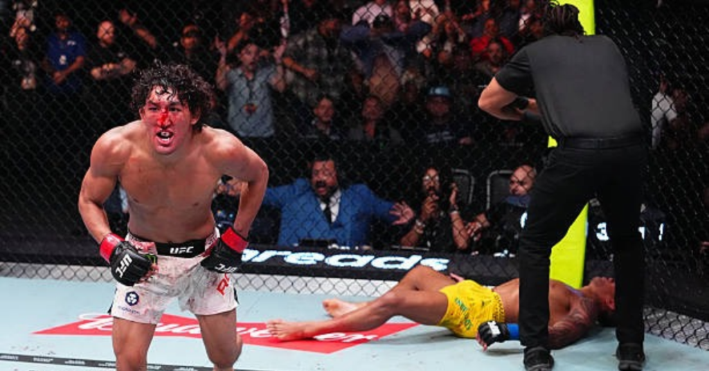 Glover Teixeira Reveals Why Raoni Barcelos’ Body Shut Down During UFC Vegas 121 Fight Raoni Barcelos, Raul Rosas Jr.