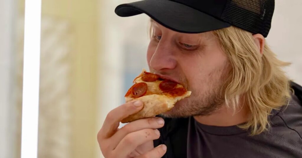 UFC’s pizza-pounding Paddy Pimblett is pure evil, devours gooey pepperoni slice during teammate’s brutal weight cut